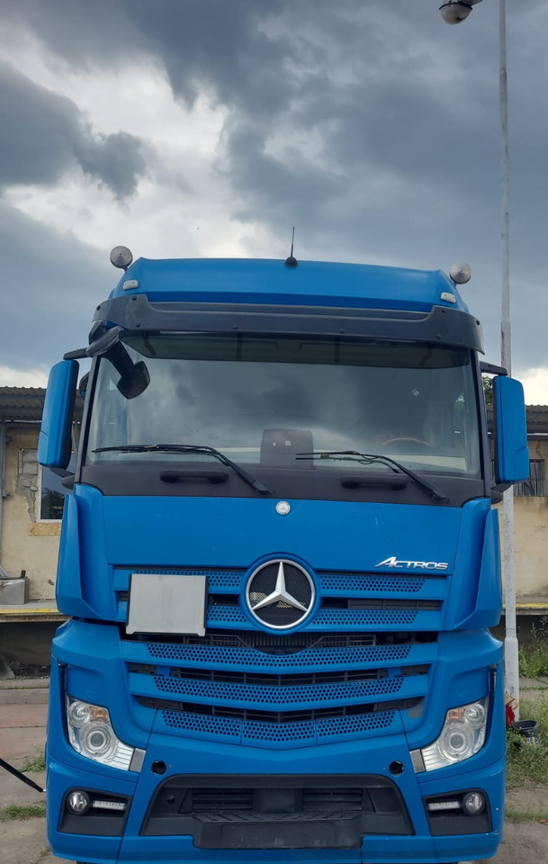 MERCEDES-BENZ Actros MP4 BIG SPACE - Cabine et intérieur pour Camion: photos 1 MERCEDES-BENZ Actros MP4 BIG SPACE - Cabine et intérieur pour Camion: photos 1