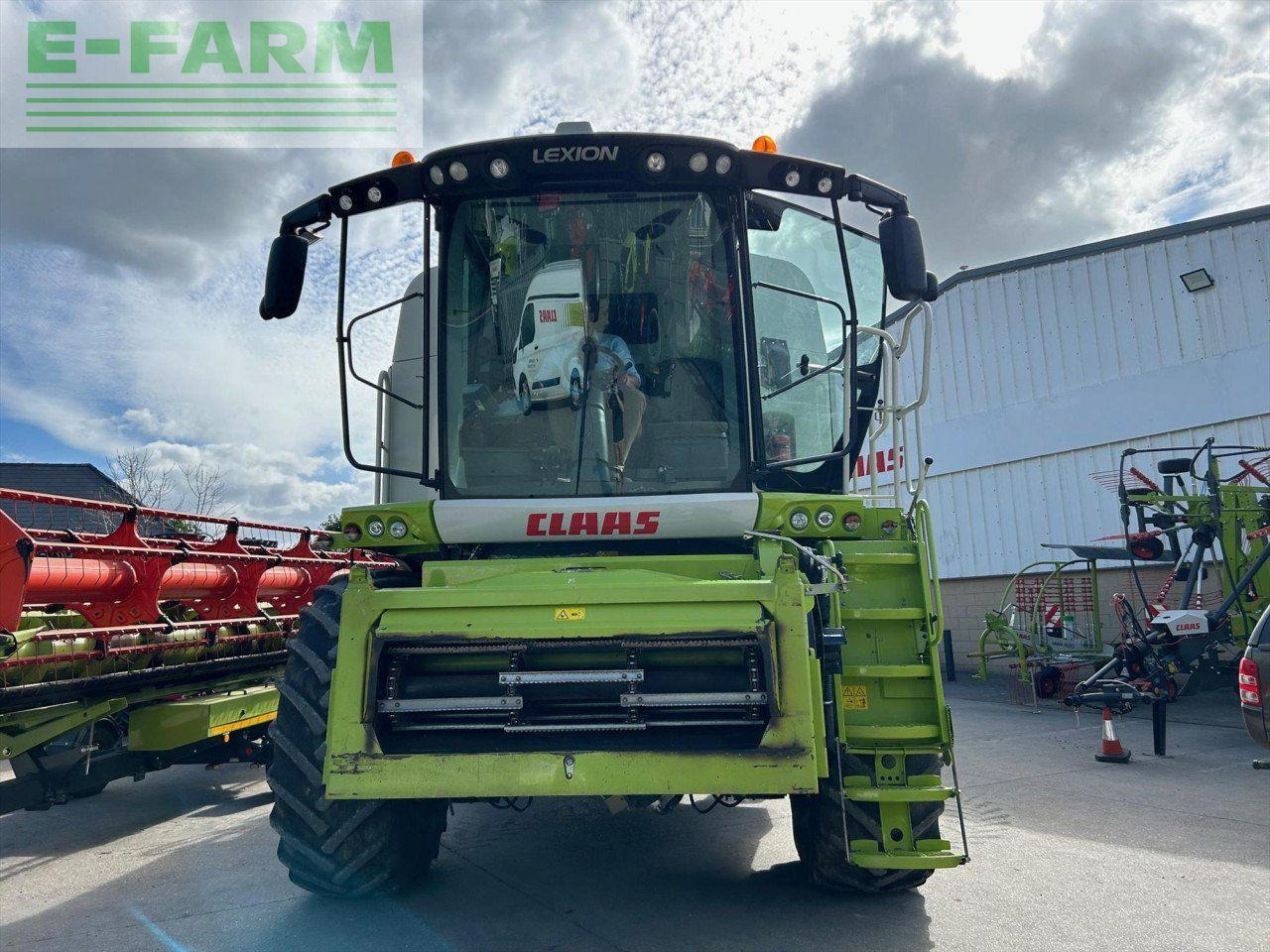 CLAAS LEXION 670 M T4F - Moissonneuse-batteuse: photos 3 CLAAS LEXION 670 M T4F - Moissonneuse-batteuse: photos 3