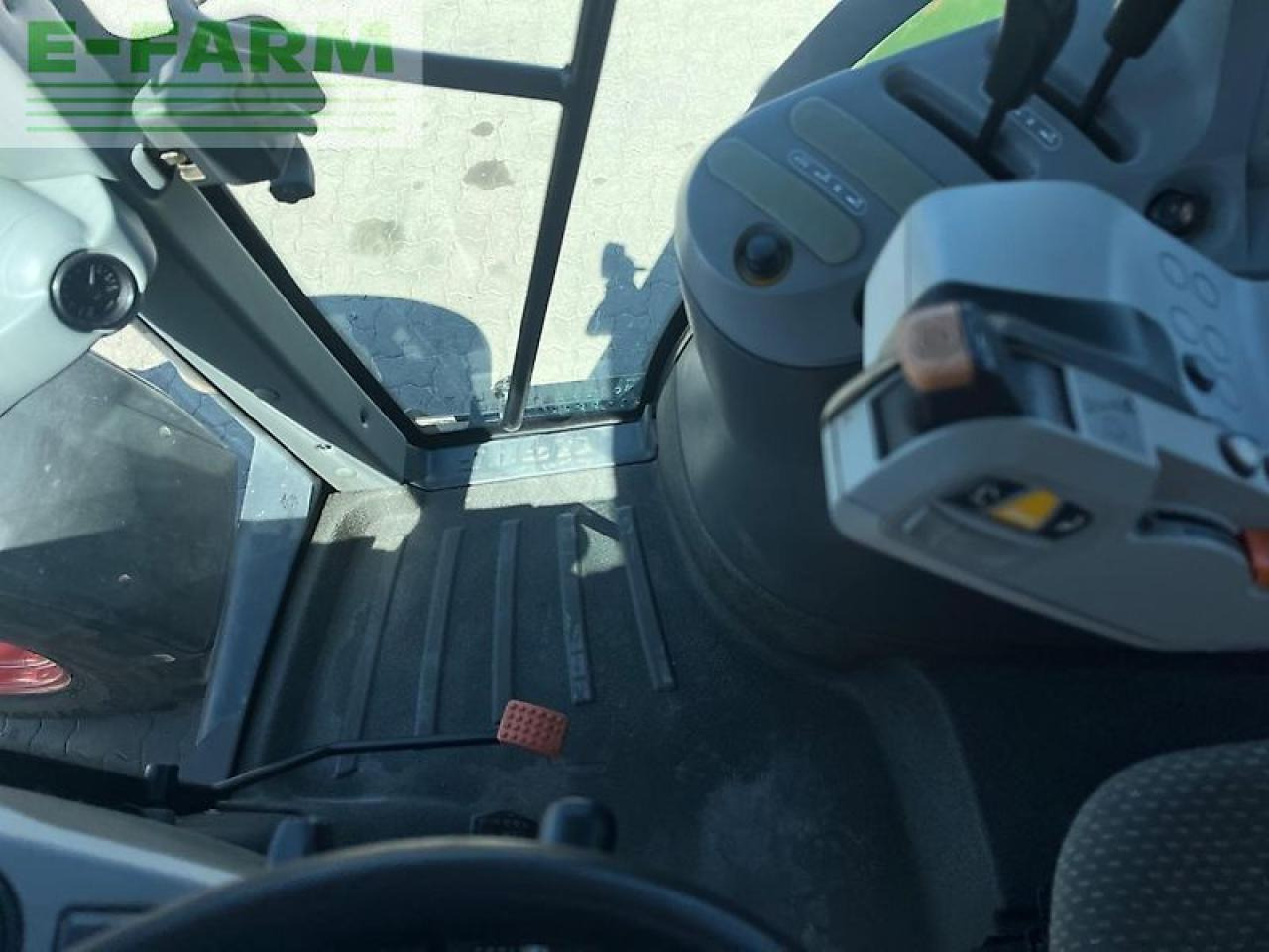 Tracteur agricole CLAAS arion 620: photos 12