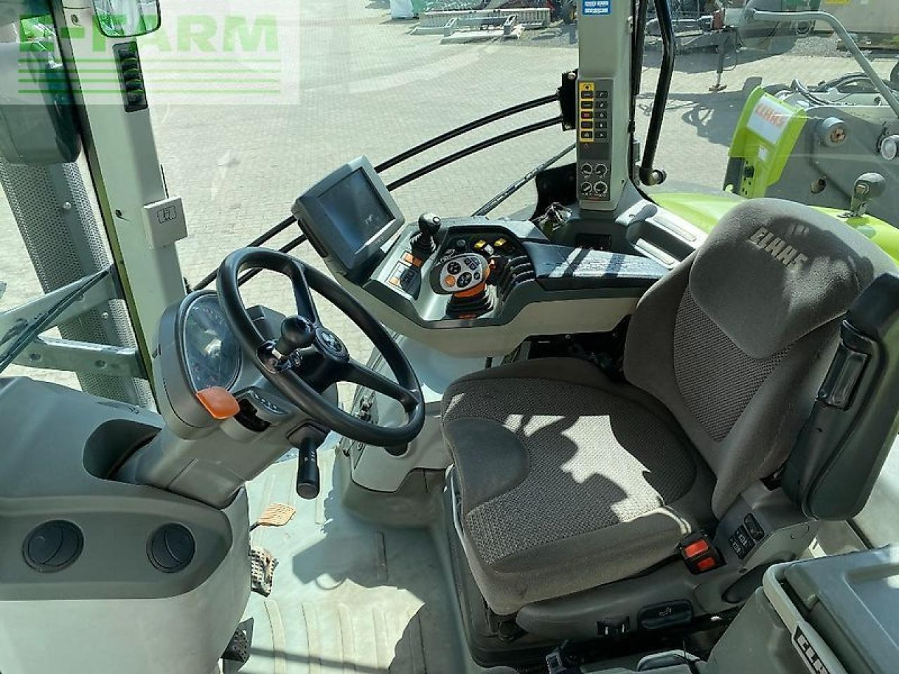 CLAAS axion 830 cmatic CMATIC - Tracteur agricole: photos 4 CLAAS axion 830 cmatic CMATIC - Tracteur agricole: photos 4