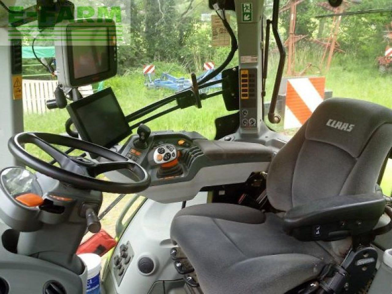 CLAAS axion 830 cmatic cebis CMATIC CEBIS - Tracteur agricole: photos 3 CLAAS axion 830 cmatic cebis CMATIC CEBIS - Tracteur agricole: photos 3