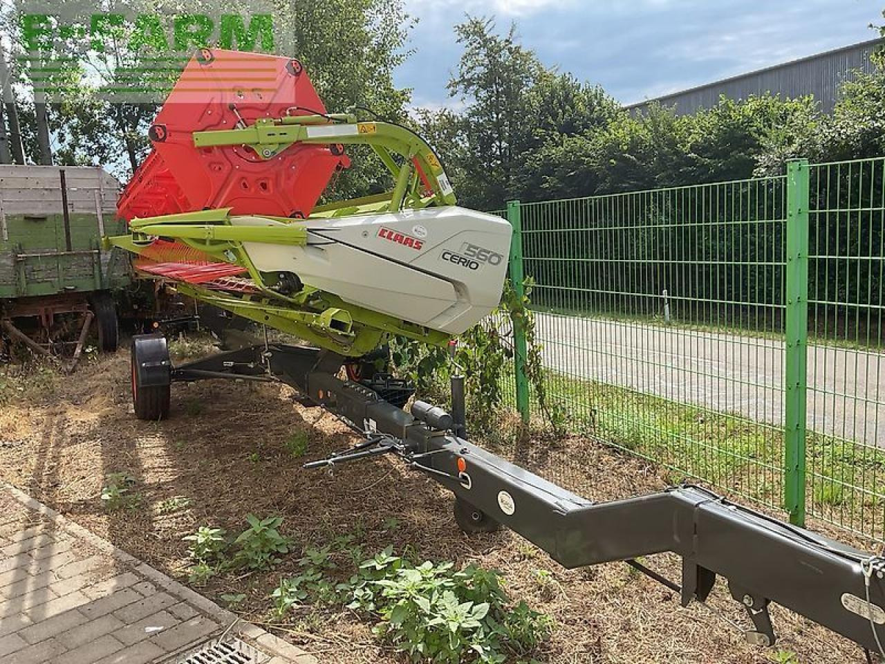 CLAAS cerio 560 schneidwerk mit wagen - Accessoire aux ensileuses: photos 3 CLAAS cerio 560 schneidwerk mit wagen - Accessoire aux ensileuses: photos 3