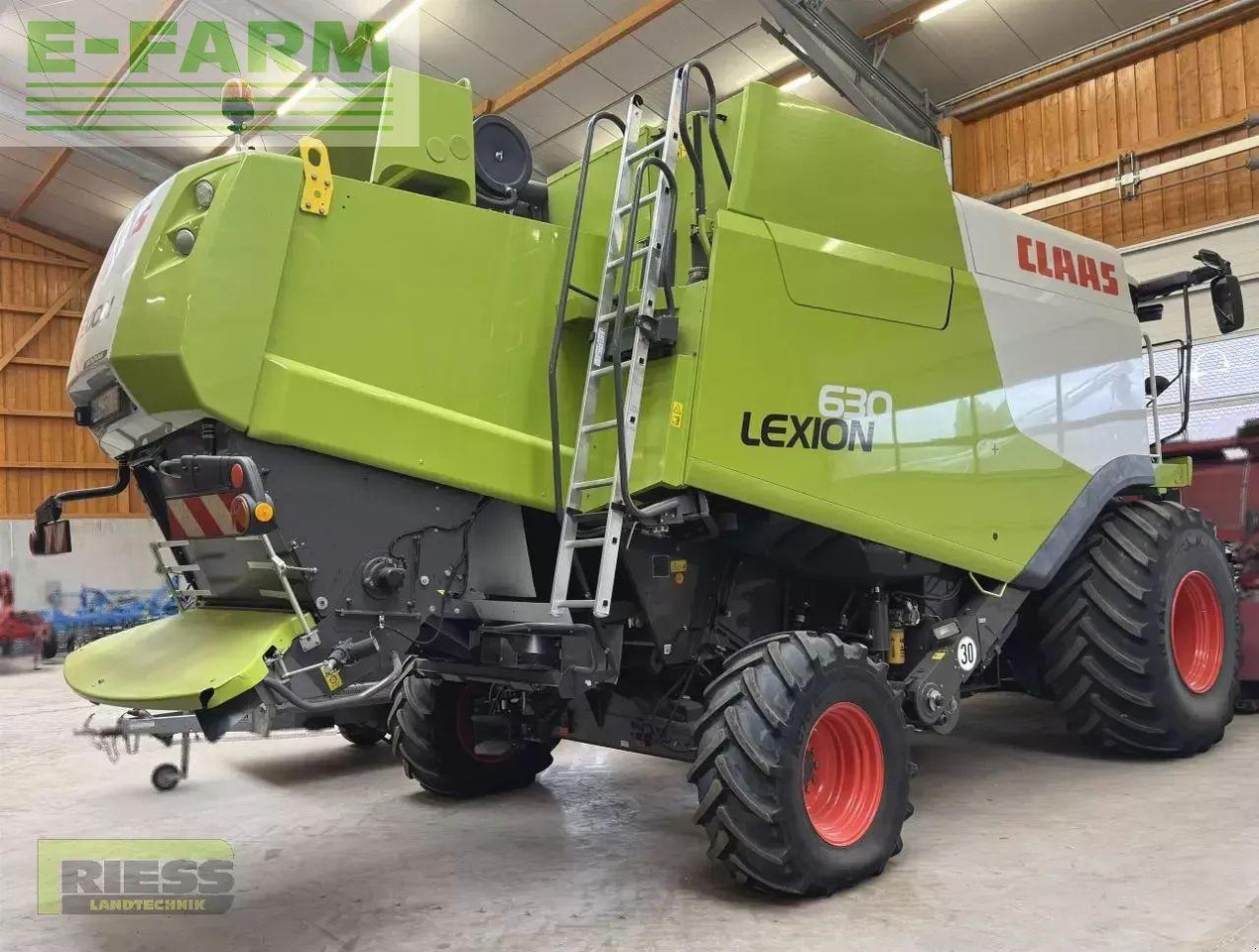 CLAAS lexion 630 montana t4 - Moissonneuse-batteuse: photos 3 CLAAS lexion 630 montana t4 - Moissonneuse-batteuse: photos 3