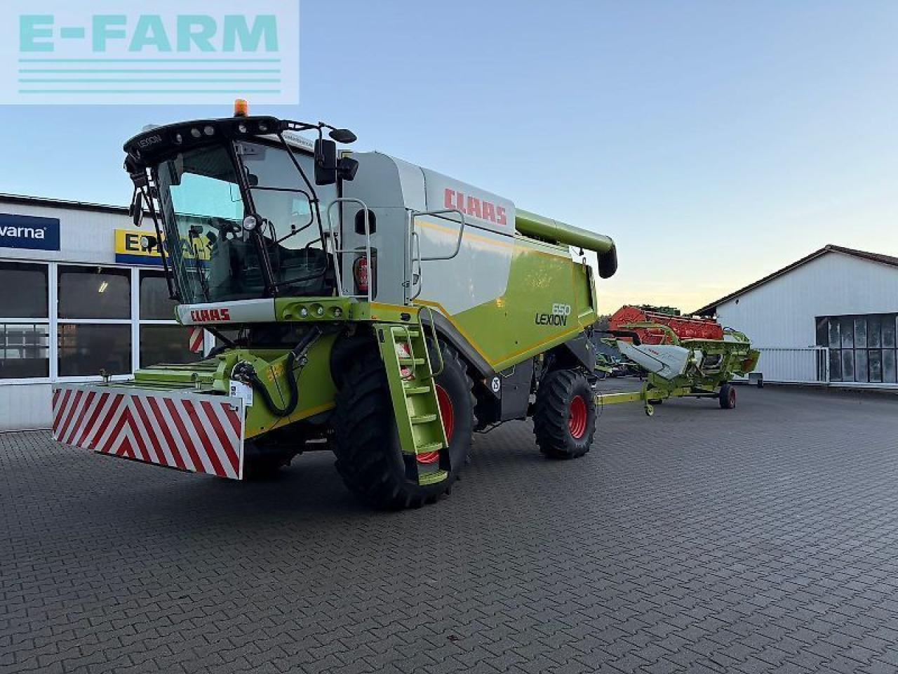 CLAAS lexion 650 (stage iiib) - Moissonneuse-batteuse: photos 1 CLAAS lexion 650 (stage iiib) - Moissonneuse-batteuse: photos 1