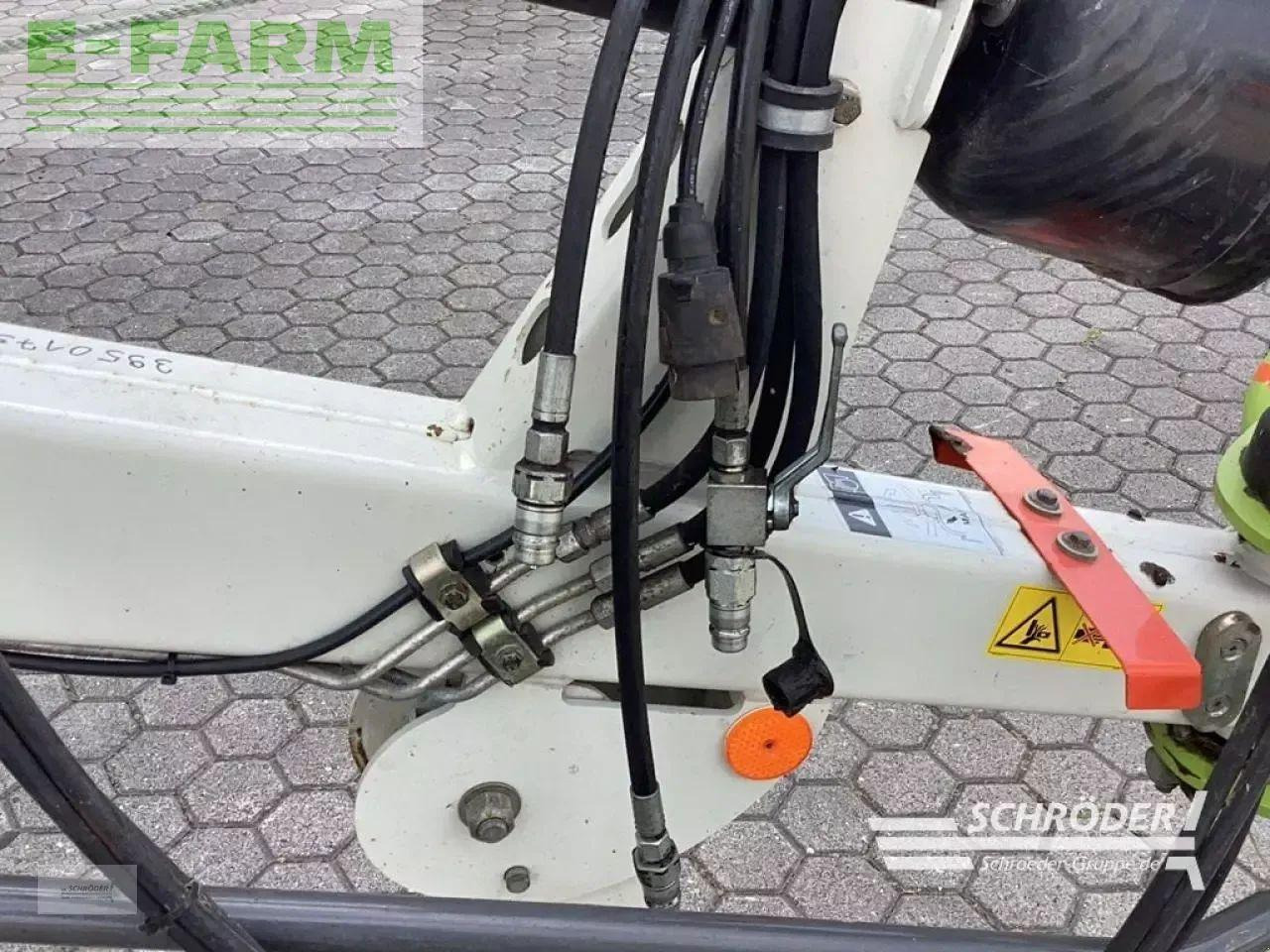 CLAAS liner 2800 - Faneuse: photos 2 CLAAS liner 2800 - Faneuse: photos 2