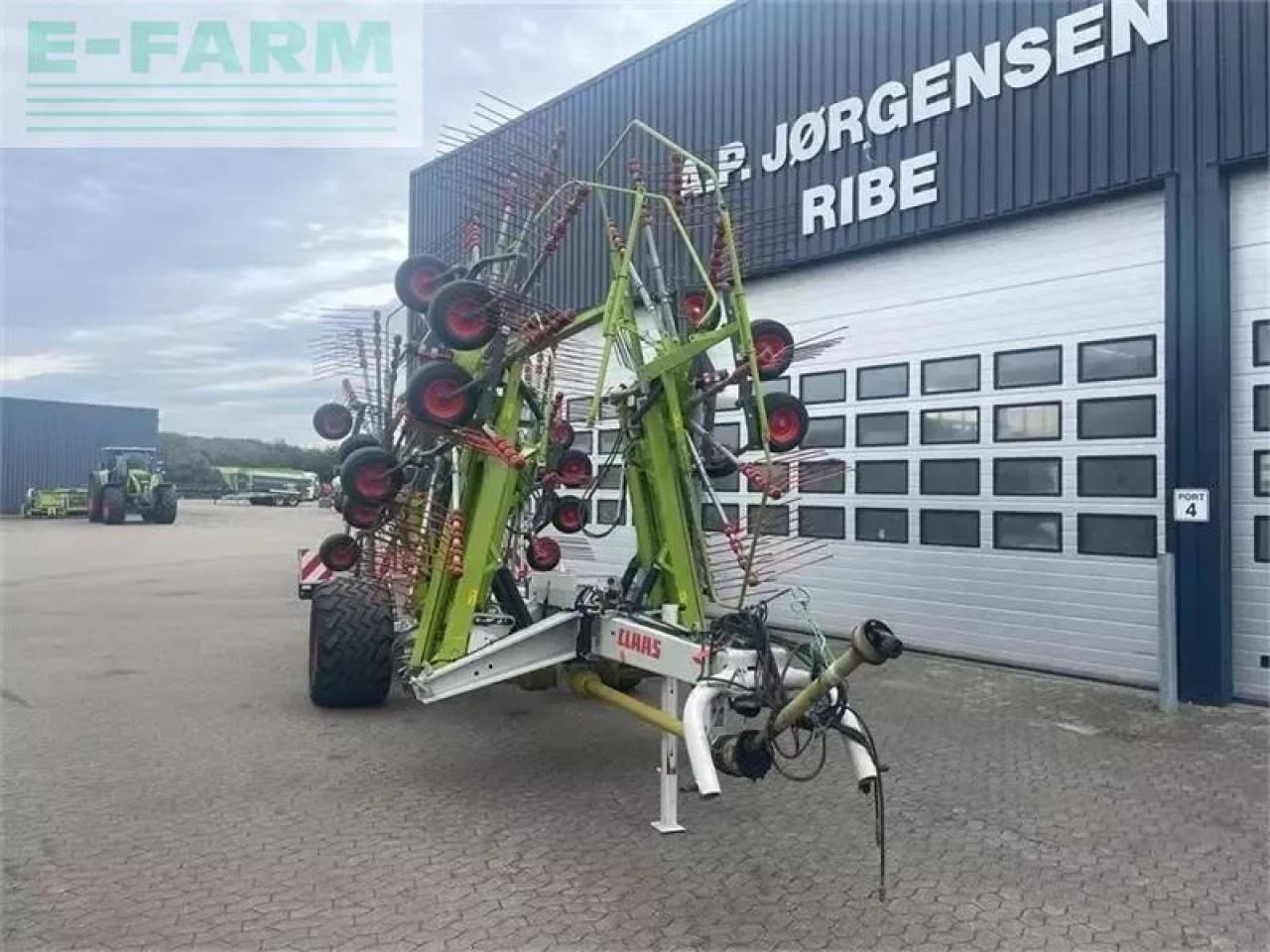 CLAAS liner 3600 - Faneuse: photos 5 CLAAS liner 3600 - Faneuse: photos 5