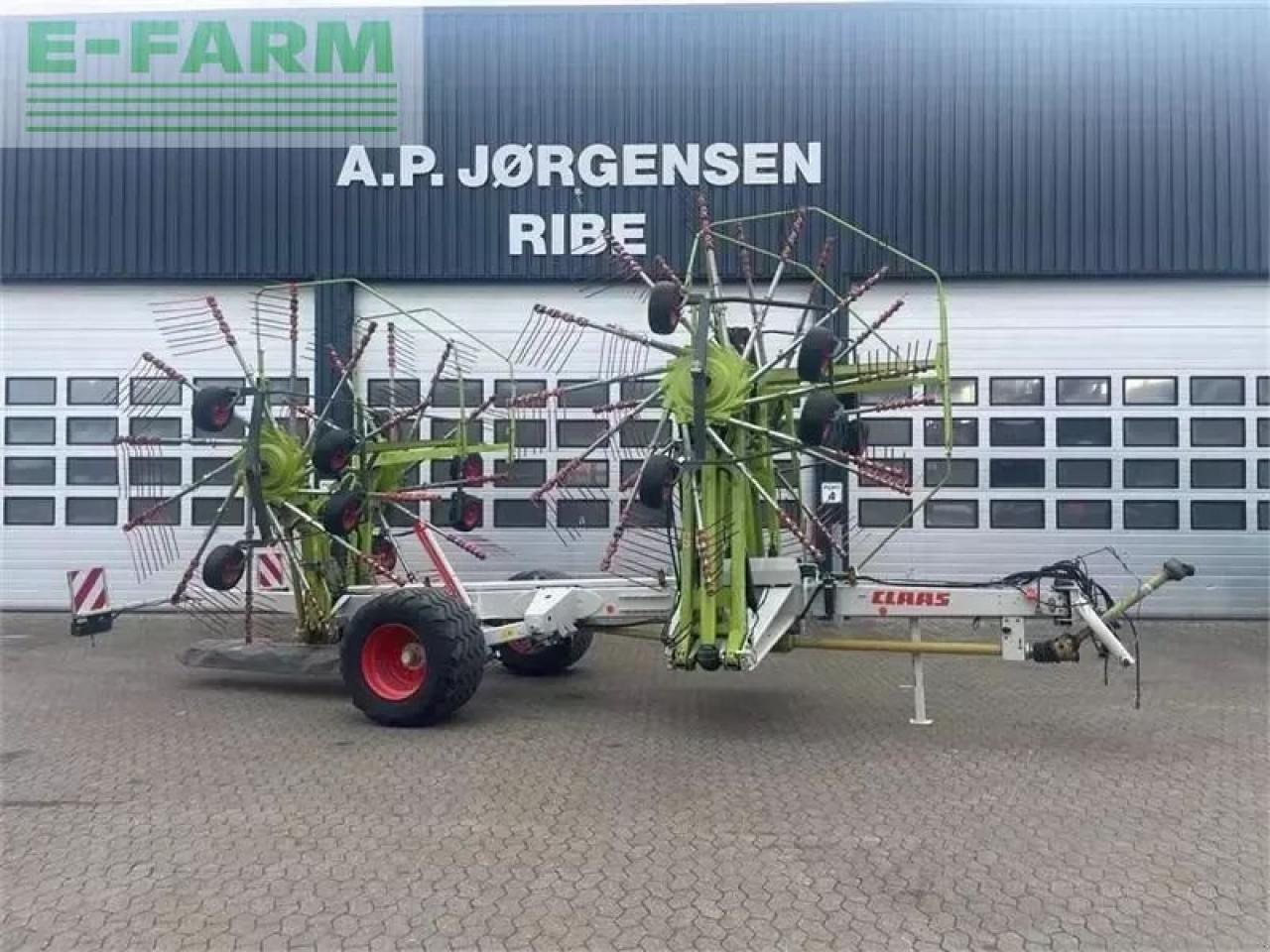 CLAAS liner 3600 - Faneuse: photos 1 CLAAS liner 3600 - Faneuse: photos 1