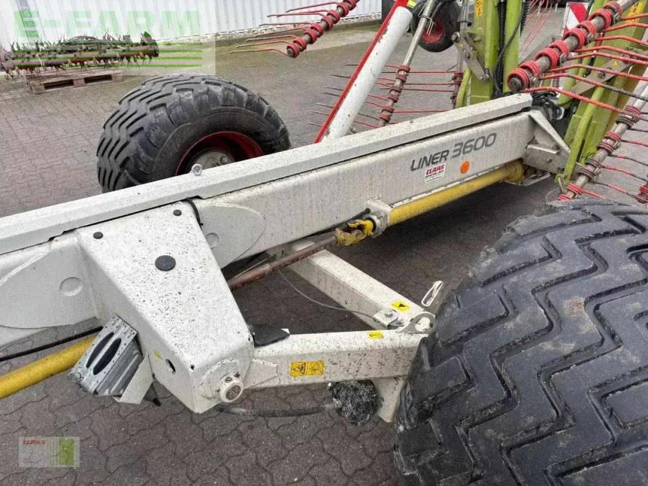 CLAAS liner 3600 comfort - Faneuse: photos 5 CLAAS liner 3600 comfort - Faneuse: photos 5