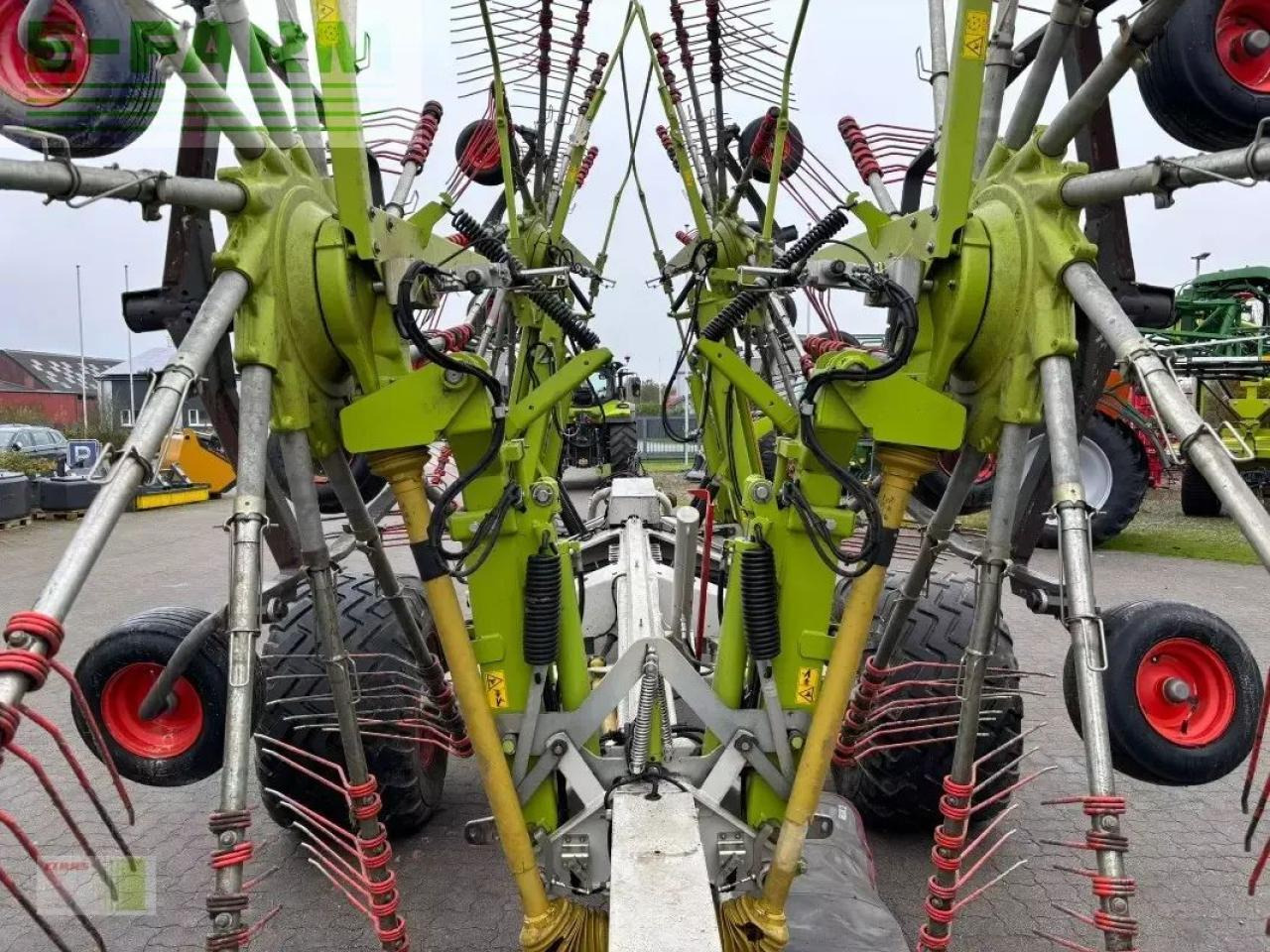 CLAAS liner 3600 comfort - Faneuse: photos 2 CLAAS liner 3600 comfort - Faneuse: photos 2