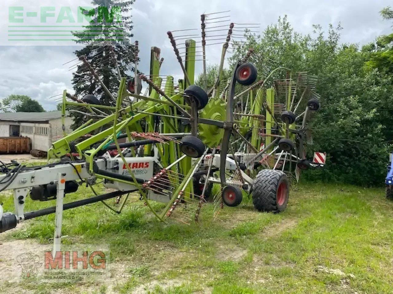 CLAAS liner 4000 - Faneuse: photos 1 CLAAS liner 4000 - Faneuse: photos 1