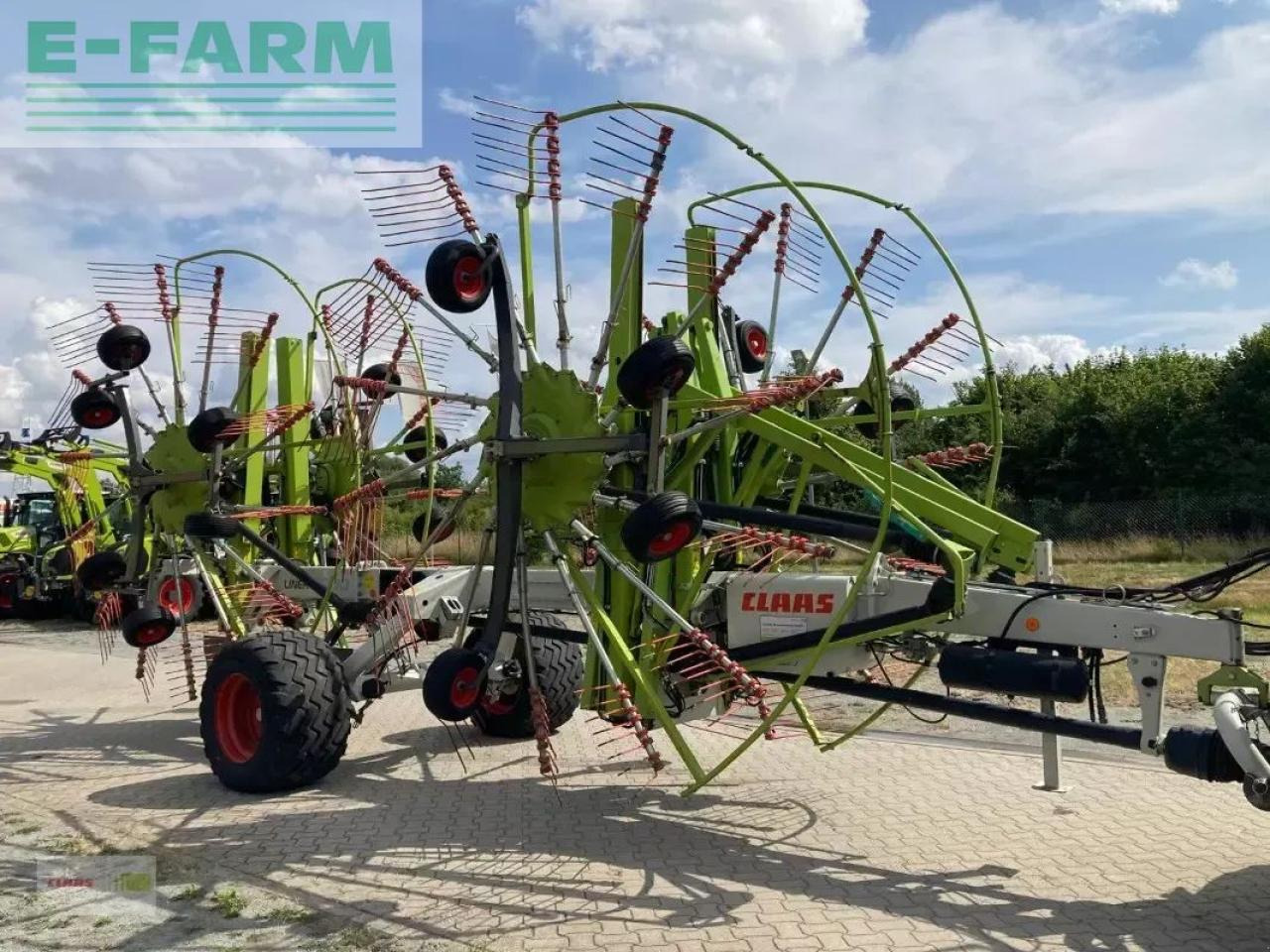 CLAAS liner 4000 comfort - Faneuse: photos 1 CLAAS liner 4000 comfort - Faneuse: photos 1