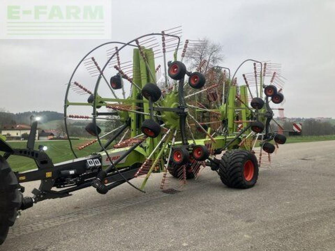 CLAAS liner 4900 business - Faneuse: photos 1 CLAAS liner 4900 business - Faneuse: photos 1