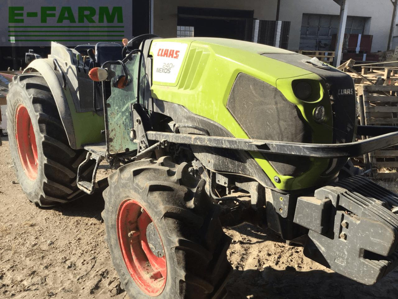 CLAAS nexos 240 f arceau F - Tracteur agricole: photos 1 CLAAS nexos 240 f arceau F - Tracteur agricole: photos 1