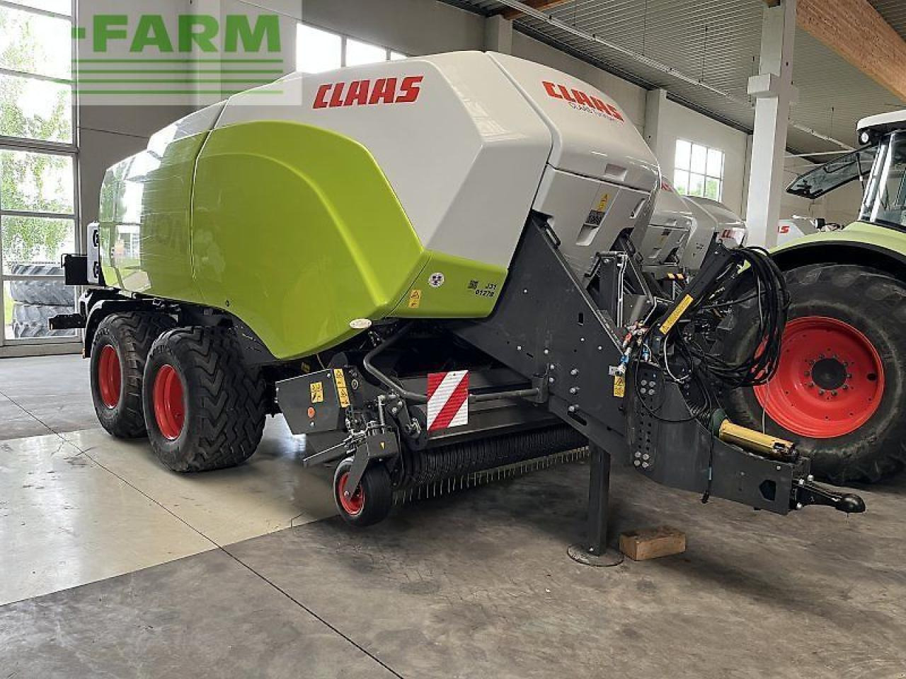 CLAAS quadrant 5200 fc - Presse à balles cubiques: photos 1 CLAAS quadrant 5200 fc - Presse à balles cubiques: photos 1