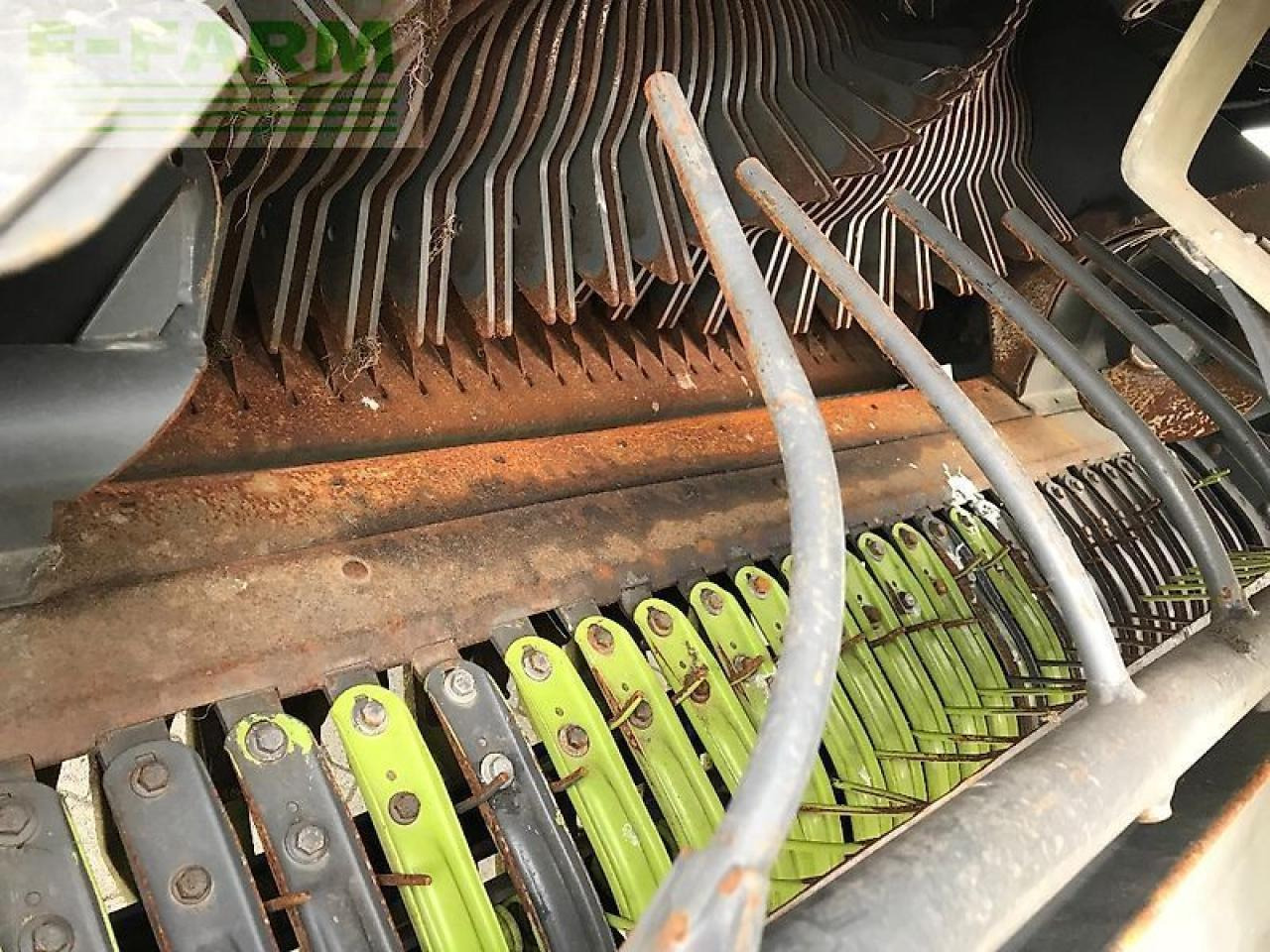 CLAAS rollant uniwrap 455 - Presse à balles cubiques: photos 3 CLAAS rollant uniwrap 455 - Presse à balles cubiques: photos 3