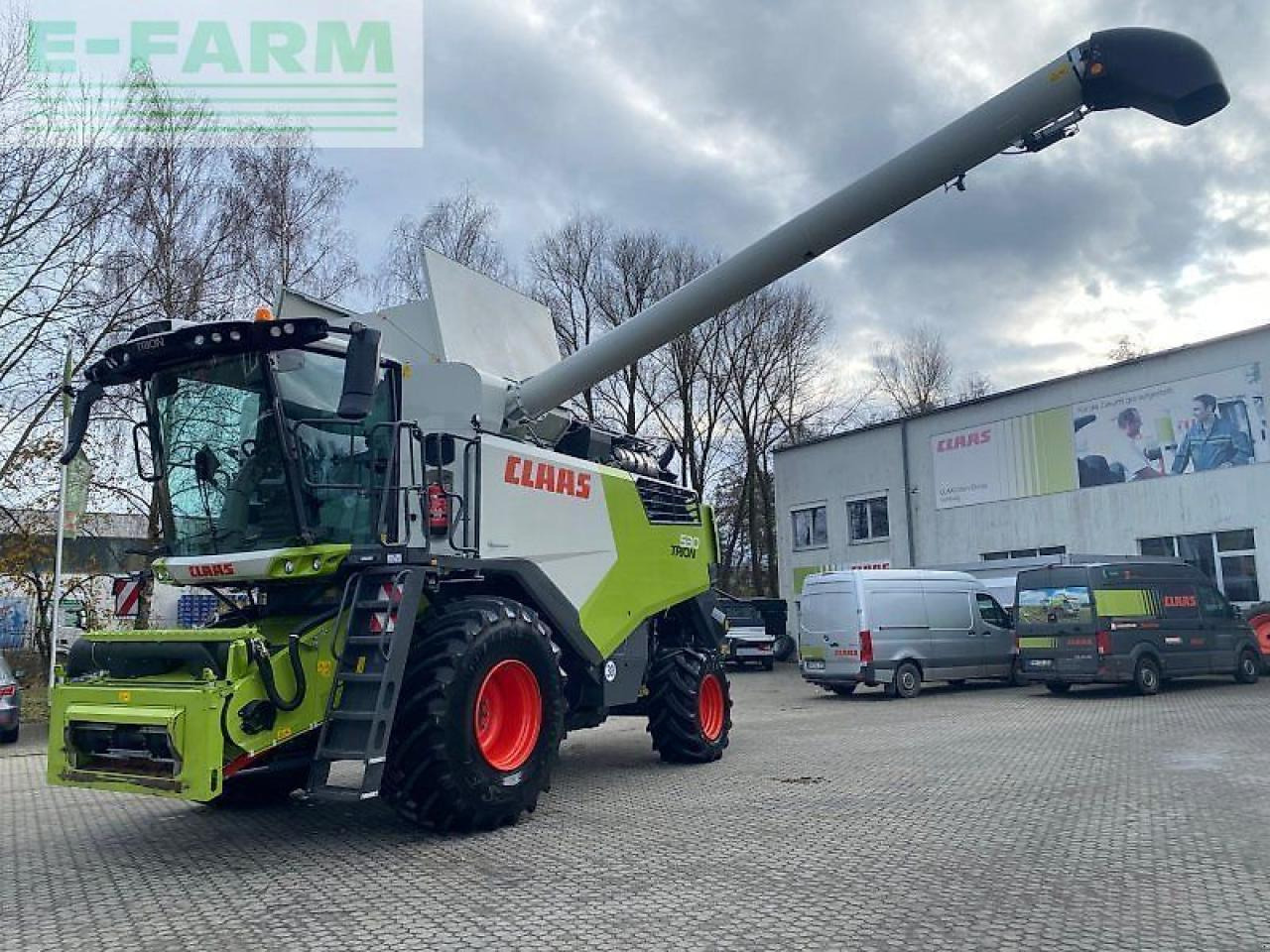 CLAAS trion 530 mit vario 680 - Moissonneuse-batteuse: photos 2 CLAAS trion 530 mit vario 680 - Moissonneuse-batteuse: photos 2