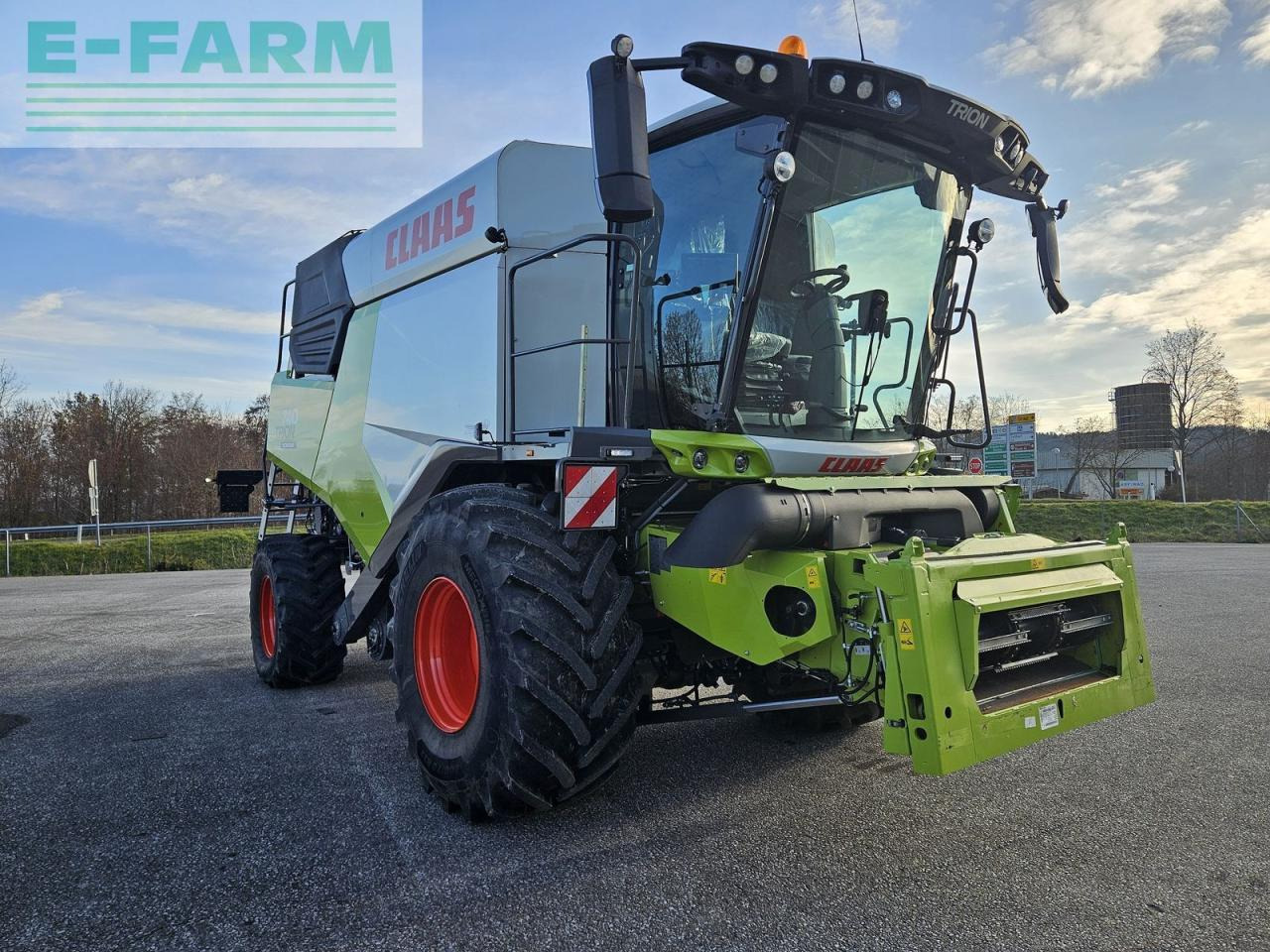 CLAAS trion 740 montana 4x4 - Moissonneuse-batteuse: photos 2 CLAAS trion 740 montana 4x4 - Moissonneuse-batteuse: photos 2