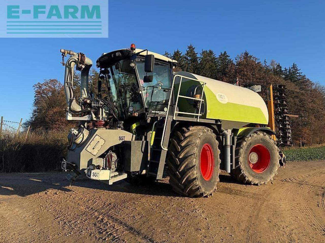 CLAAS xerion 3800 saddle trac mit sgt gülleaufbau SADDLE TRAC - Tracteur agricole: photos 1 CLAAS xerion 3800 saddle trac mit sgt gülleaufbau SADDLE TRAC - Tracteur agricole: photos 1