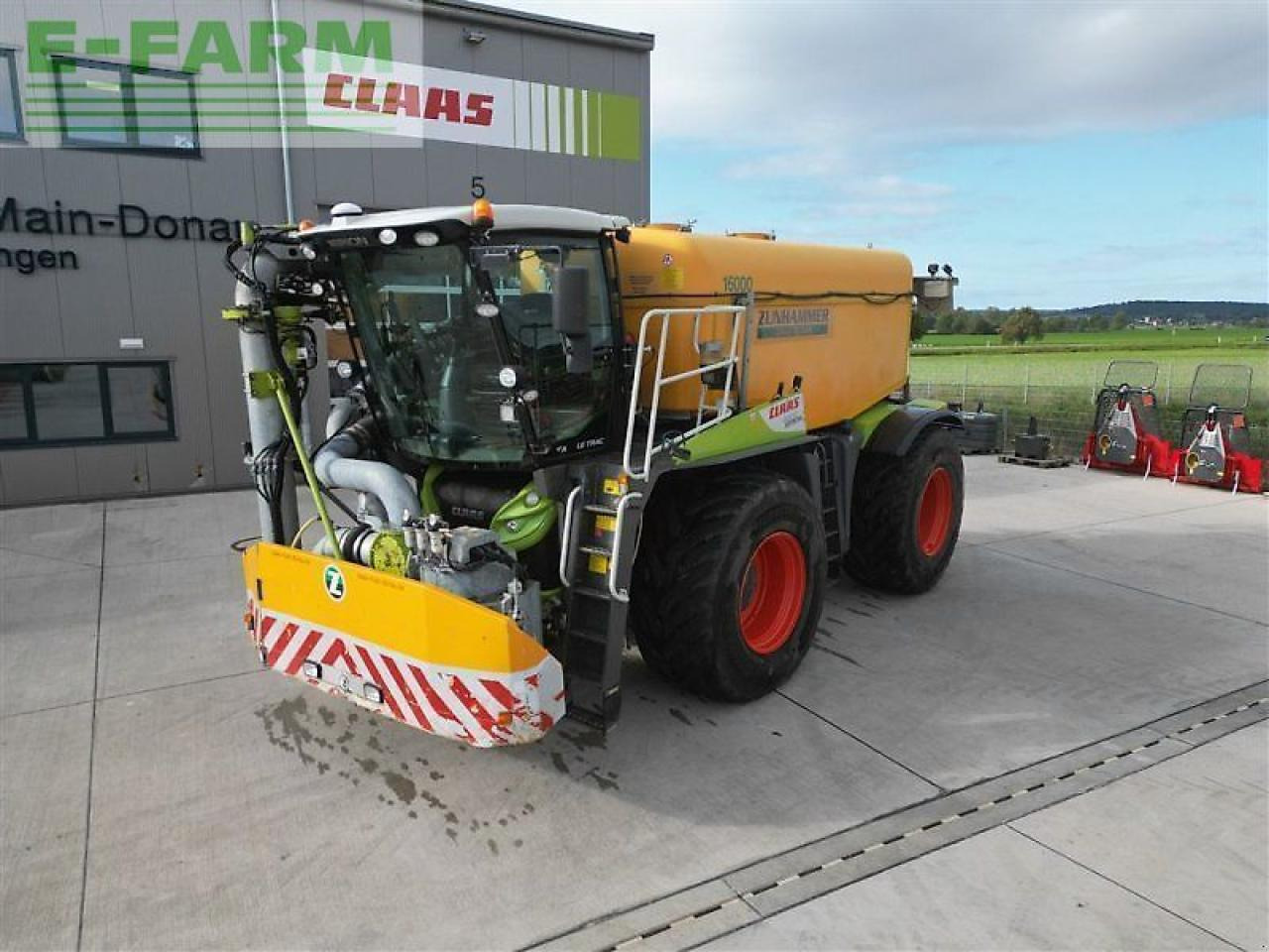 CLAAS xerion 4000 saddle trac SADDLE TRAC - Tracteur agricole: photos 1 CLAAS xerion 4000 saddle trac SADDLE TRAC - Tracteur agricole: photos 1