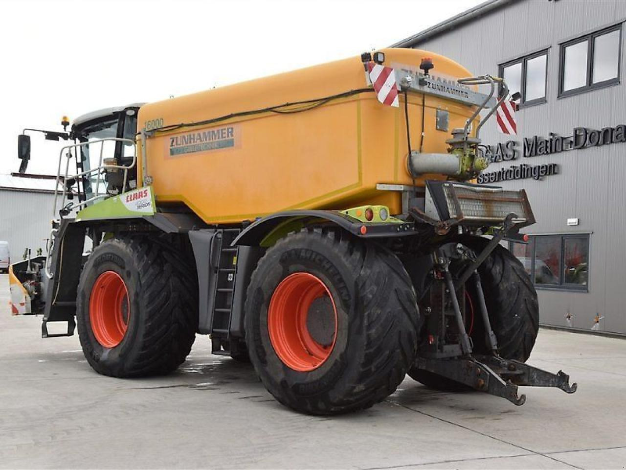 CLAAS xerion 4000 saddle trac SADDLE TRAC - Tracteur agricole: photos 5 CLAAS xerion 4000 saddle trac SADDLE TRAC - Tracteur agricole: photos 5