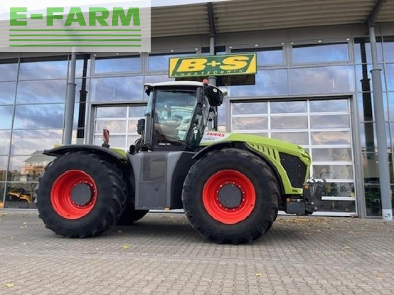 CLAAS xerion 4000 trac vc TRAC VC - Tracteur agricole: photos 1 CLAAS xerion 4000 trac vc TRAC VC - Tracteur agricole: photos 1