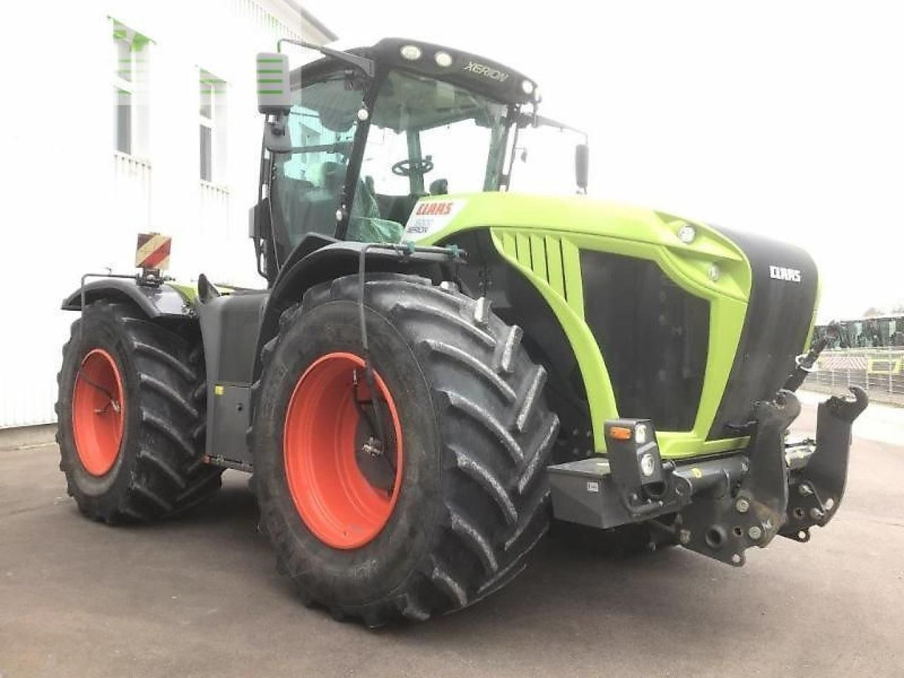 CLAAS xerion 5000 trac - Tracteur agricole: photos 3 CLAAS xerion 5000 trac - Tracteur agricole: photos 3