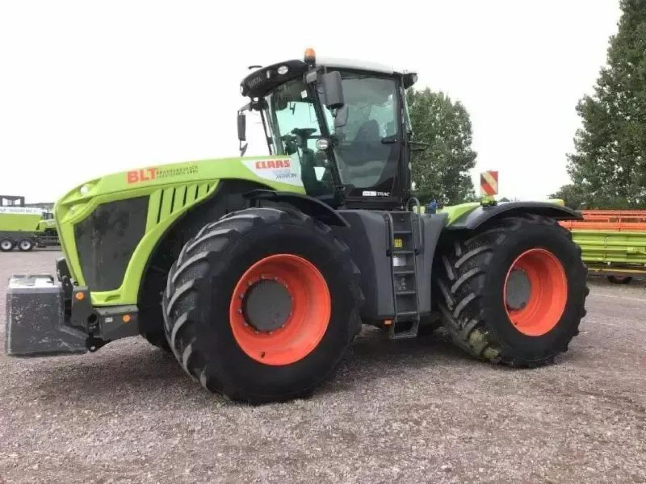 CLAAS xerion 5000 trac TRAC - Tracteur agricole: photos 1 CLAAS xerion 5000 trac TRAC - Tracteur agricole: photos 1
