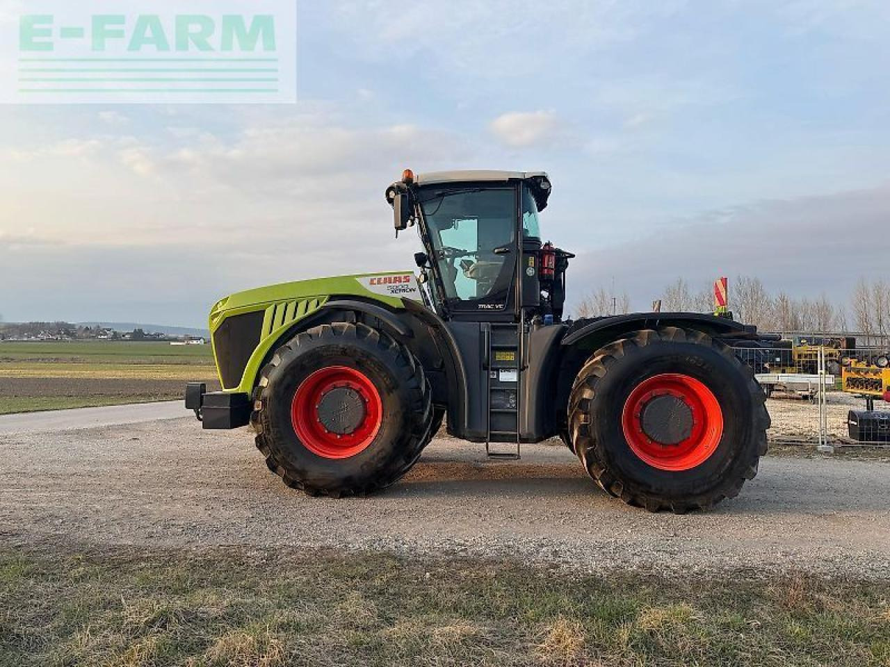 CLAAS xerion 5000 trac vc TRAC VC - Tracteur agricole: photos 3 CLAAS xerion 5000 trac vc TRAC VC - Tracteur agricole: photos 3