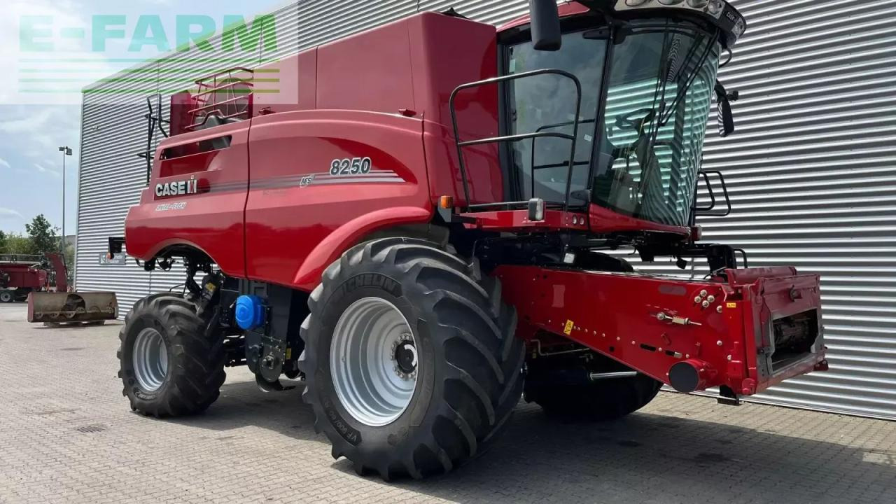 Case-IH axial-flow 8250 med harvest command, kun 570 tærsketimer - Moissonneuse-batteuse: photos 1 Case-IH axial-flow 8250 med harvest command, kun 570 tærsketimer - Moissonneuse-batteuse: photos 1