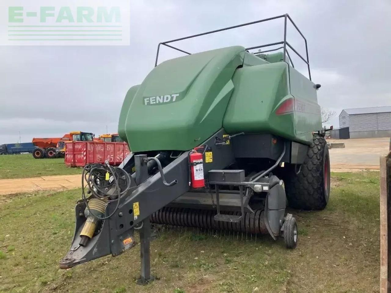 Fendt 12130 n - Presse à balles cubiques: photos 1 Fendt 12130 n - Presse à balles cubiques: photos 1