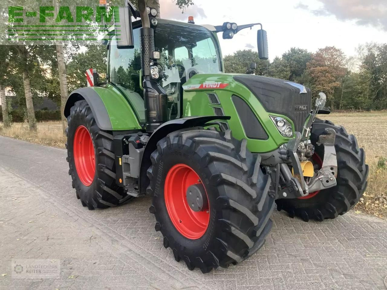 Fendt 724 vario profi+ - Tracteur agricole: photos 2 Fendt 724 vario profi+ - Tracteur agricole: photos 2