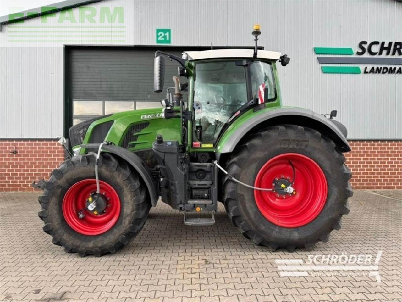 Fendt 824 vario s4 profi plus ProfiPlus - Tracteur agricole: photos 3 Fendt 824 vario s4 profi plus ProfiPlus - Tracteur agricole: photos 3