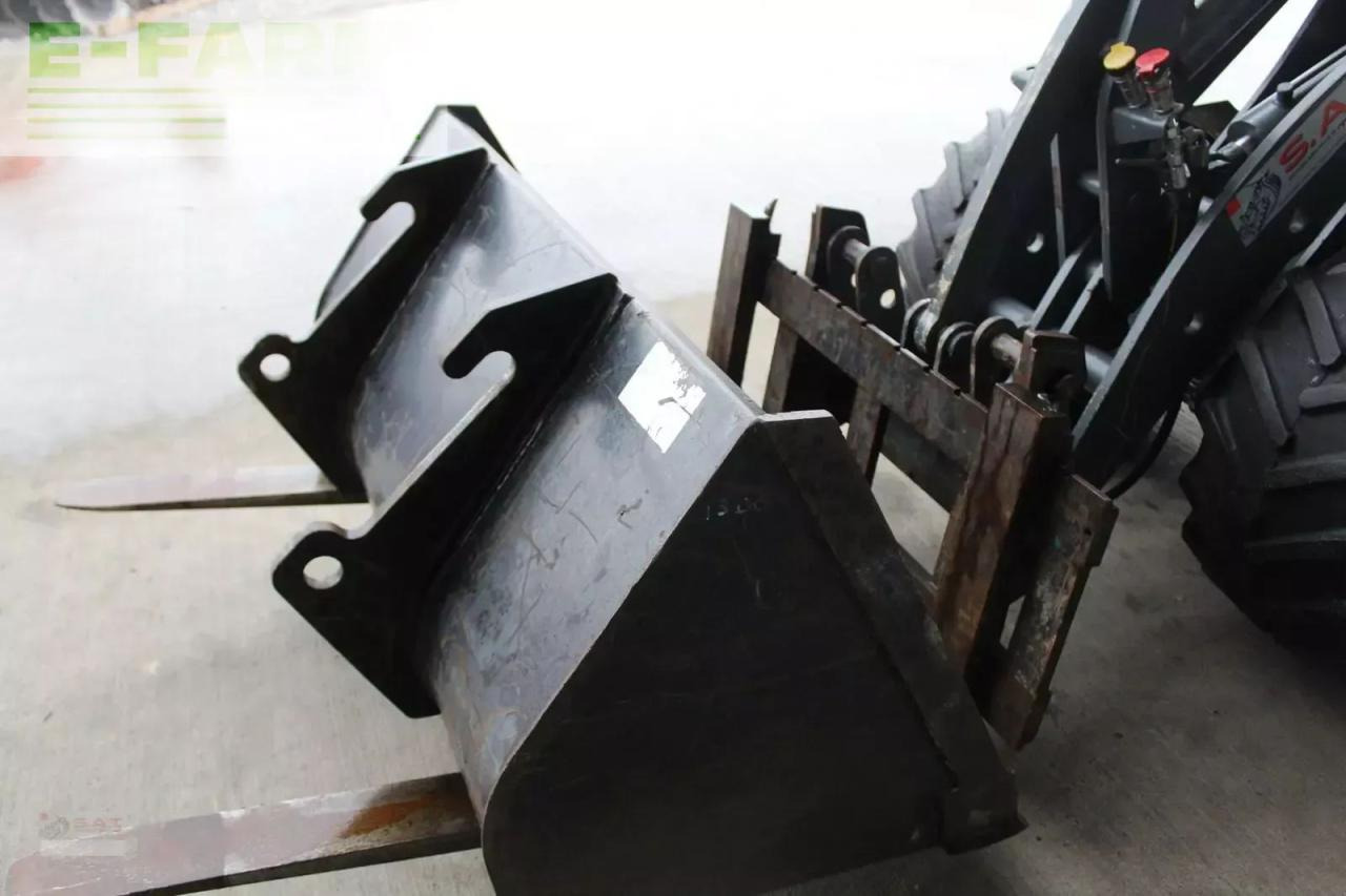 Giant hoflader d 335 t - Chargeuse sur pneus: photos 4 Giant hoflader d 335 t - Chargeuse sur pneus: photos 4