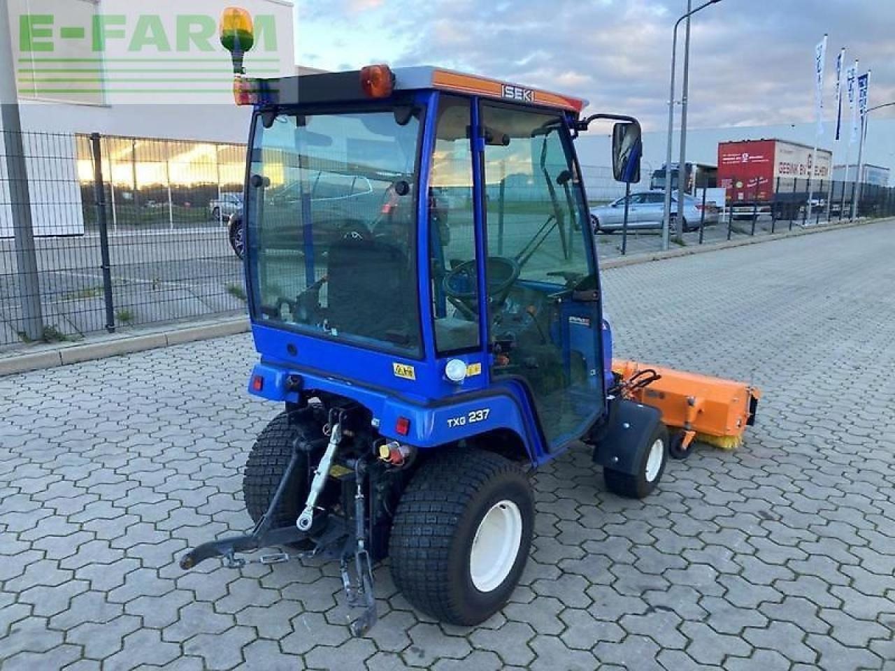 Iseki tgx 237 kehrmaschine, sichermäher - Tracteur agricole: photos 5 Iseki tgx 237 kehrmaschine, sichermäher - Tracteur agricole: photos 5
