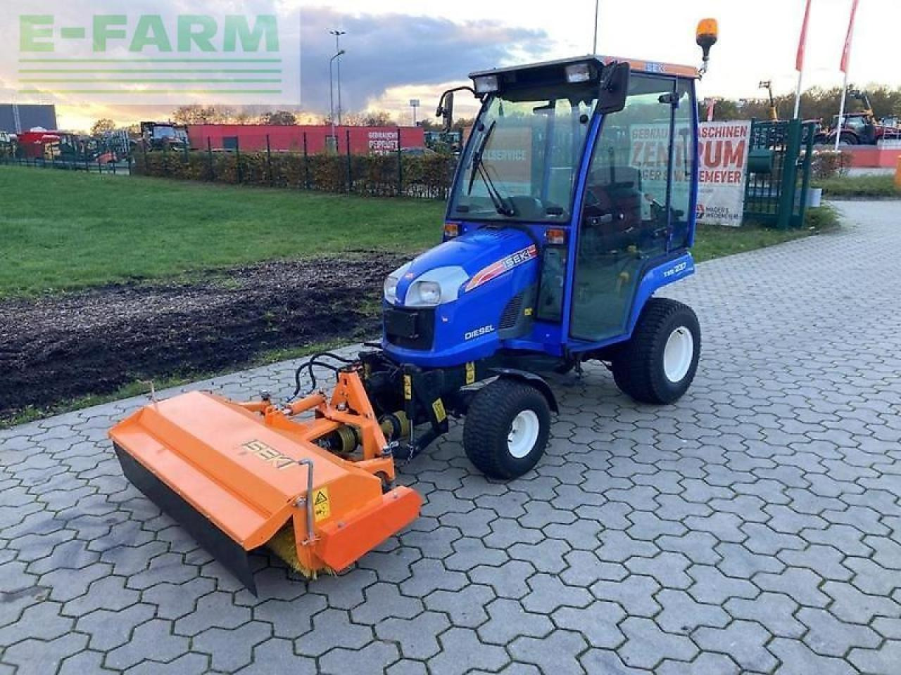 Iseki tgx 237 kehrmaschine, sichermäher - Tracteur agricole: photos 1 Iseki tgx 237 kehrmaschine, sichermäher - Tracteur agricole: photos 1