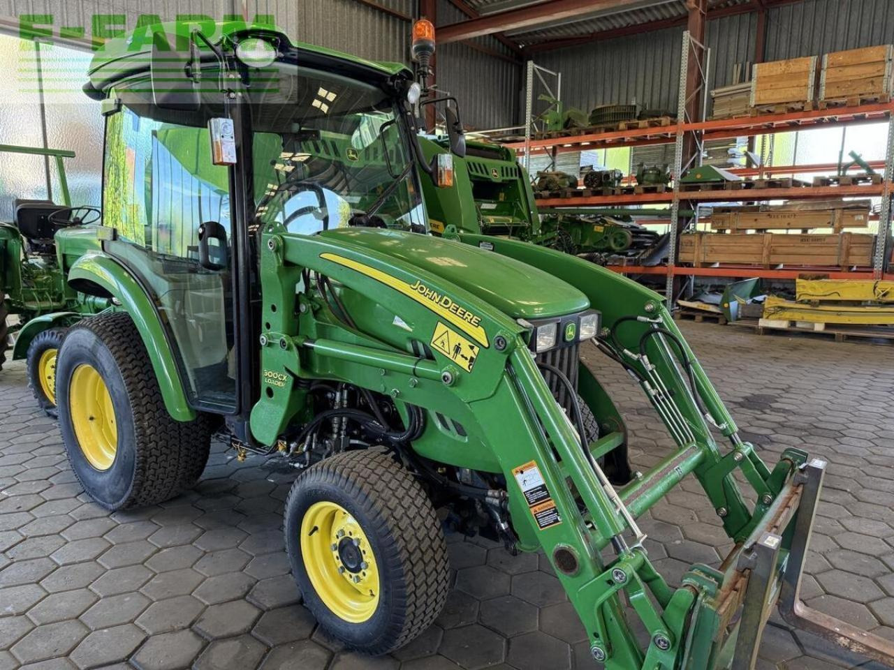 John Deere 3320 - Tracteur agricole: photos 1 John Deere 3320 - Tracteur agricole: photos 1