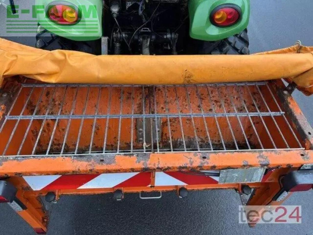 John Deere 3320 - Tracteur agricole: photos 2 John Deere 3320 - Tracteur agricole: photos 2