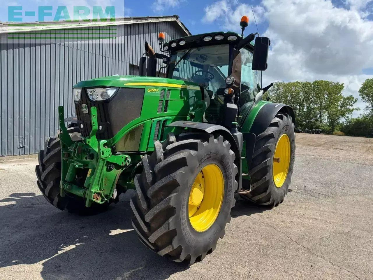 John Deere 6250r - Tracteur agricole: photos 1 John Deere 6250r - Tracteur agricole: photos 1