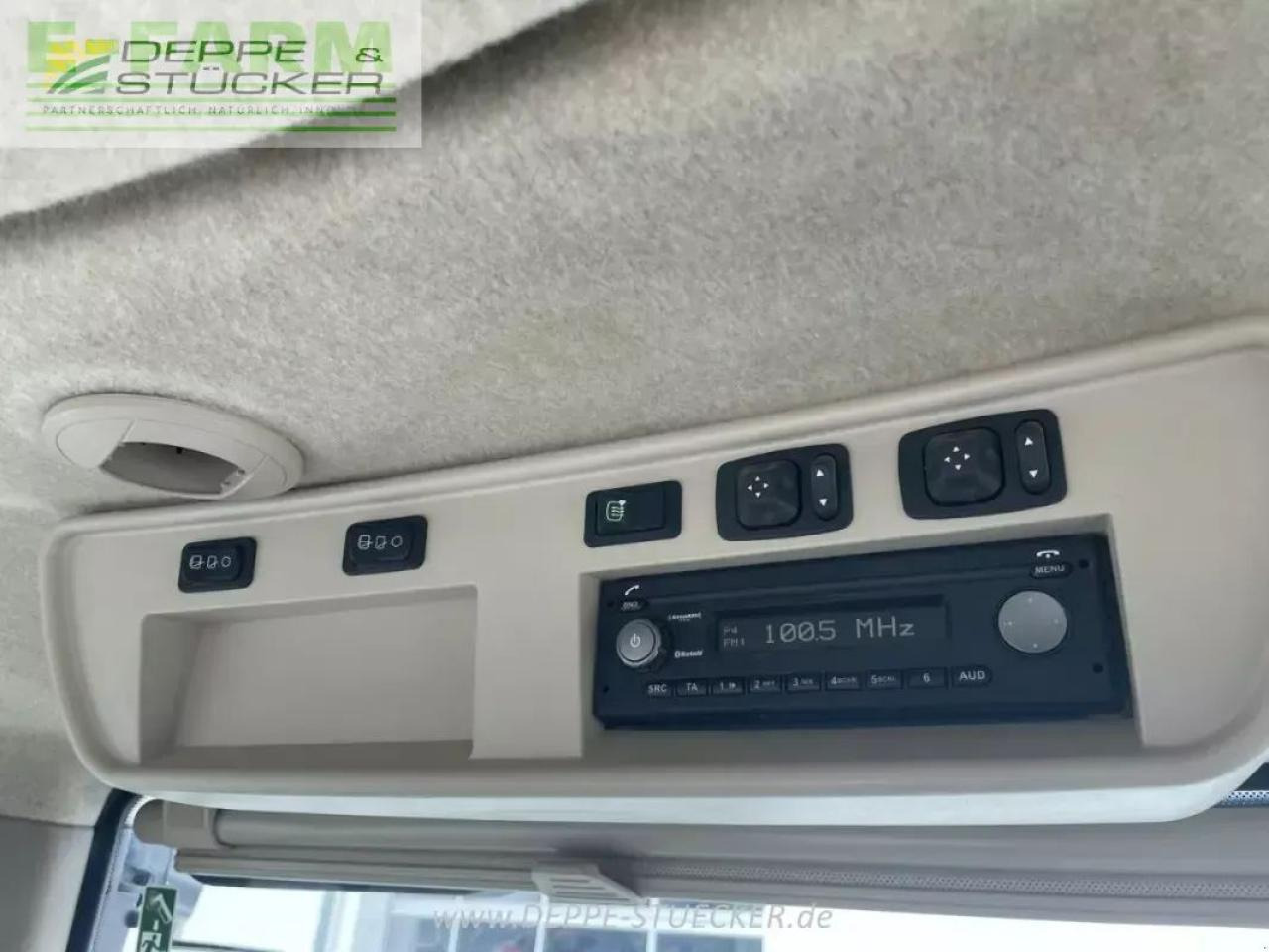 Tracteur agricole John Deere 8345r e23: photos 10 Tracteur agricole John Deere 8345r e23: photos 10