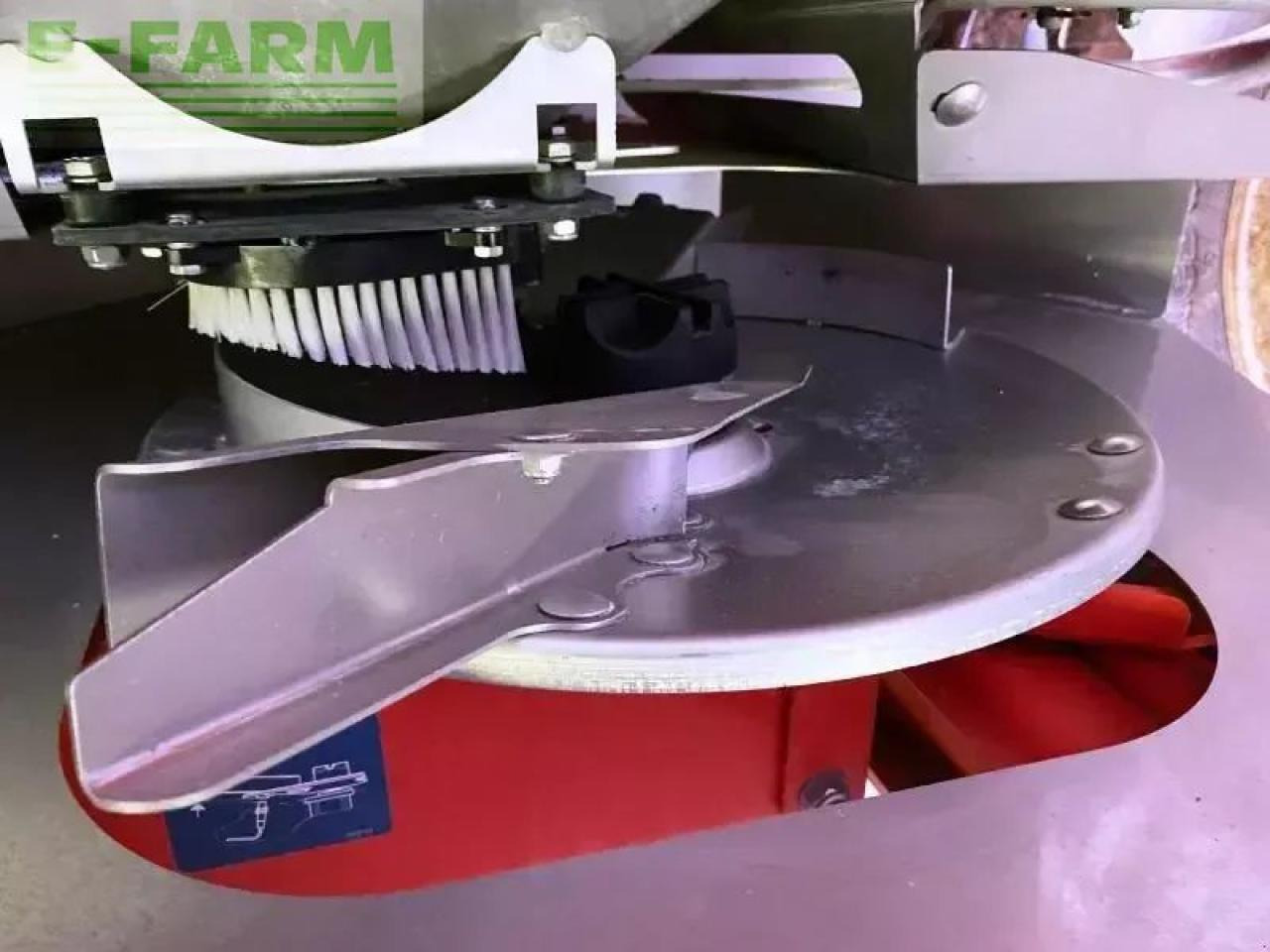 Kuhn axera 1102 h-emc - Distributeur d'engrais: photos 5 Kuhn axera 1102 h-emc - Distributeur d'engrais: photos 5
