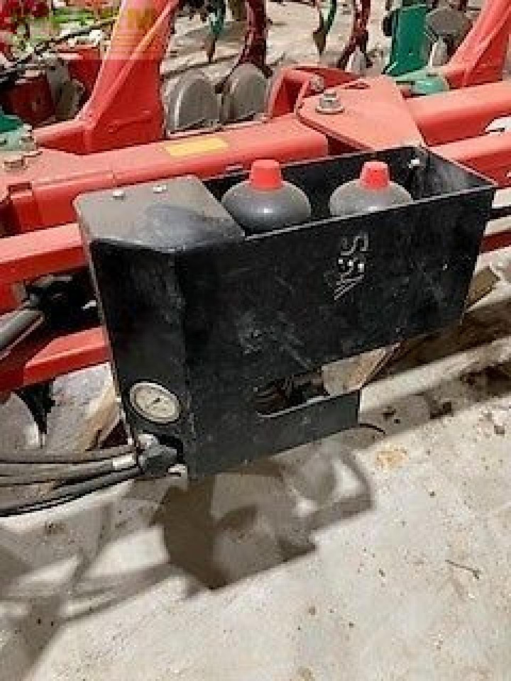 Kverneland kk 2500b i plough isobus met vorenpakker - Charrue: photos 5 Kverneland kk 2500b i plough isobus met vorenpakker - Charrue: photos 5