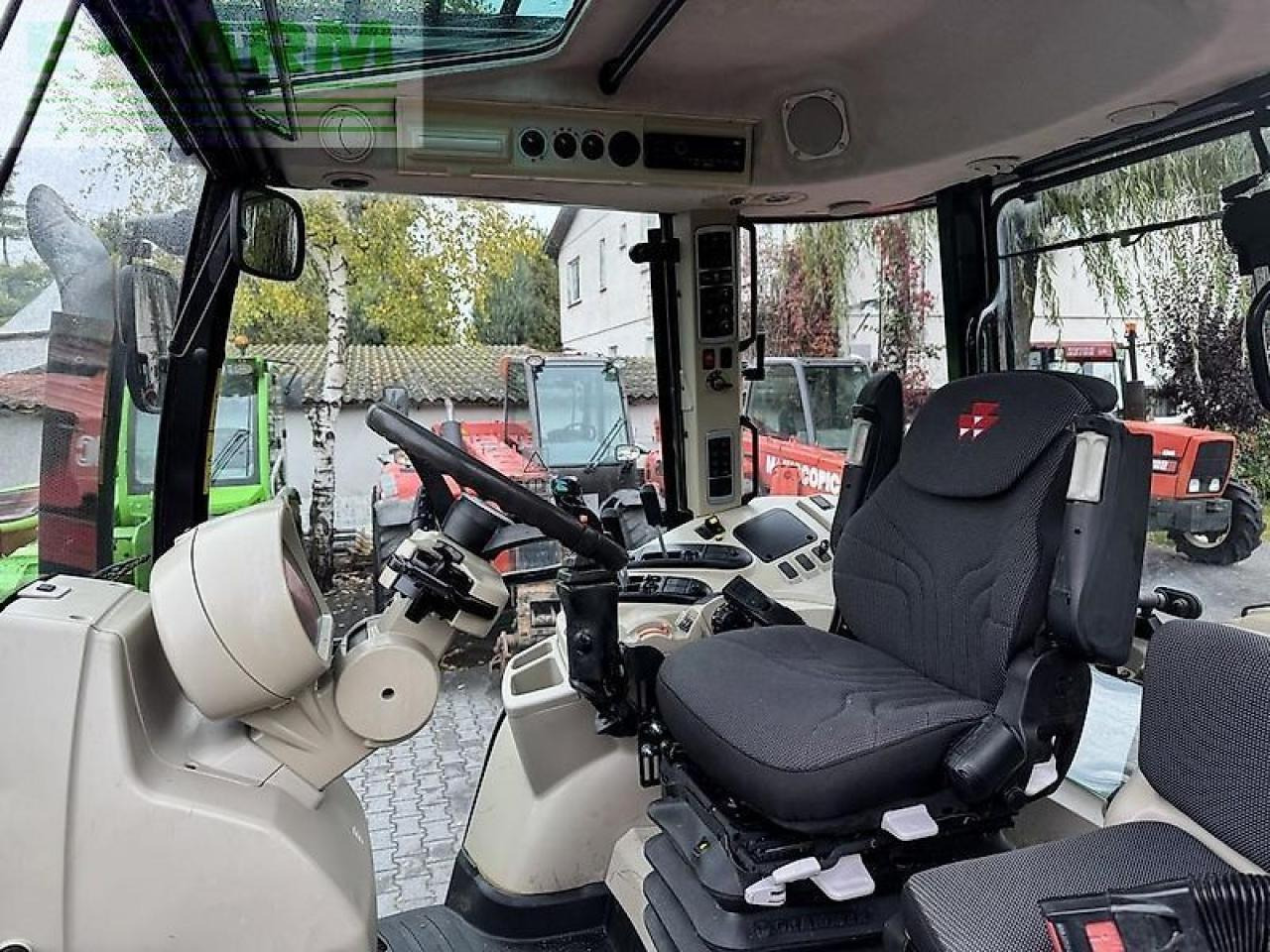 Tracteur agricole Massey Ferguson 5610 dyna-4 + mx t410: photos 10 Tracteur agricole Massey Ferguson 5610 dyna-4 + mx t410: photos 10