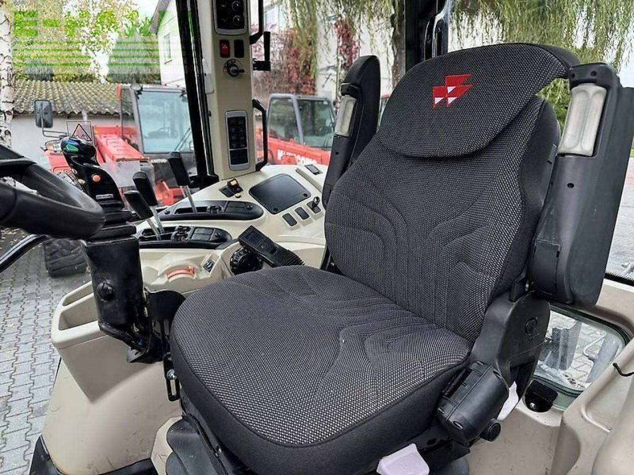 Tracteur agricole Massey Ferguson 5610 dyna-4 + mx t410: photos 11 Tracteur agricole Massey Ferguson 5610 dyna-4 + mx t410: photos 11