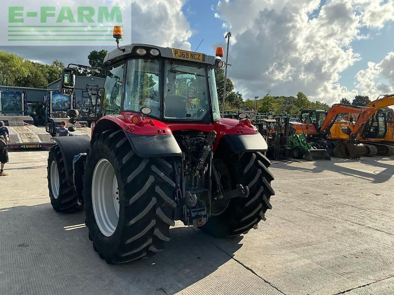Massey Ferguson 6713s dyna6 tractor (st24311) - Tracteur agricole: photos 5 Massey Ferguson 6713s dyna6 tractor (st24311) - Tracteur agricole: photos 5