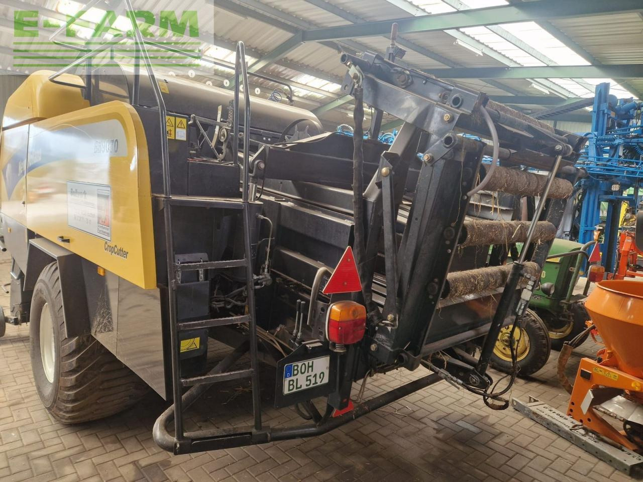 New Holland bb 9070 - Presse à balles cubiques: photos 4 New Holland bb 9070 - Presse à balles cubiques: photos 4