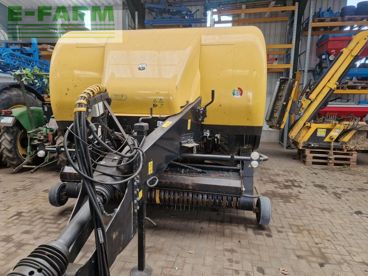 New Holland bb 9070 - Presse à balles cubiques: photos 2 New Holland bb 9070 - Presse à balles cubiques: photos 2