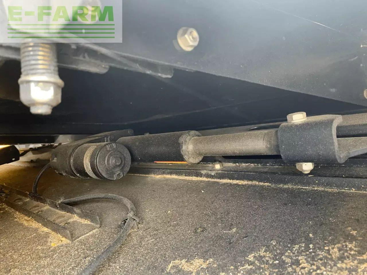 New Holland cx 8.70 - Moissonneuse-batteuse: photos 3 New Holland cx 8.70 - Moissonneuse-batteuse: photos 3