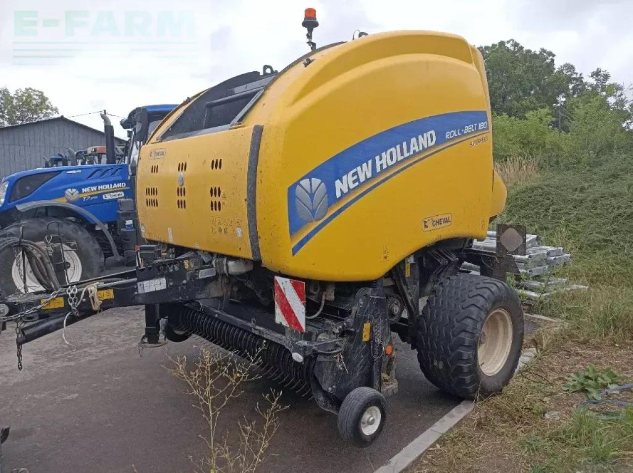 New Holland rolt belt 180 superfeed - Presse à balles cubiques: photos 1 New Holland rolt belt 180 superfeed - Presse à balles cubiques: photos 1