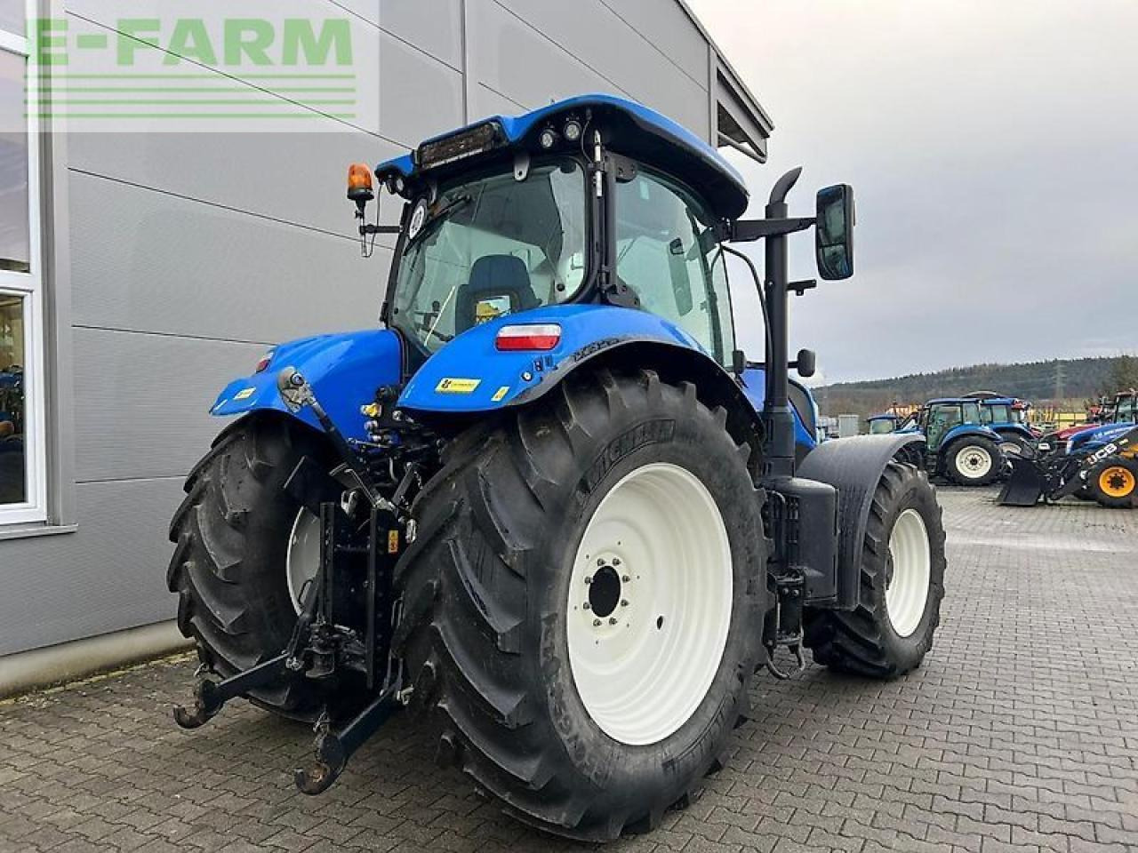 New Holland t 7.210 rc - Tracteur agricole: photos 3 New Holland t 7.210 rc - Tracteur agricole: photos 3