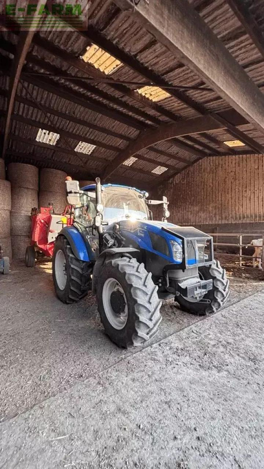 New Holland t5.100 dual command - Tracteur agricole: photos 1 New Holland t5.100 dual command - Tracteur agricole: photos 1